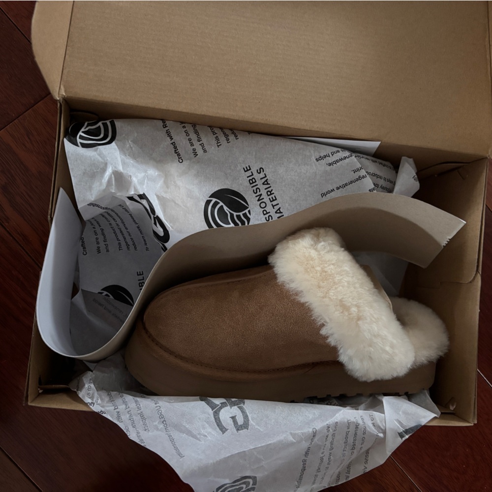 NIB UGG Brown Shearling ‘Disquette’ Slides - Picture 5 of 10